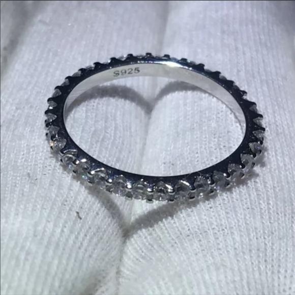 NEW 18K WHITE GOLD DIAMOND ETERNITY STACKABLE RING, CUTE RING, SHINY RING. - Picture 6 of 9